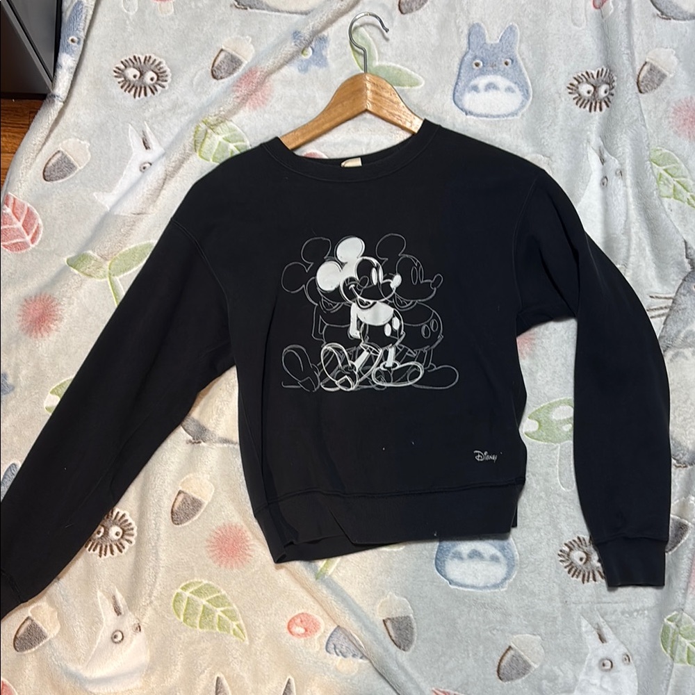 Uniqlo UT Black Crewneck